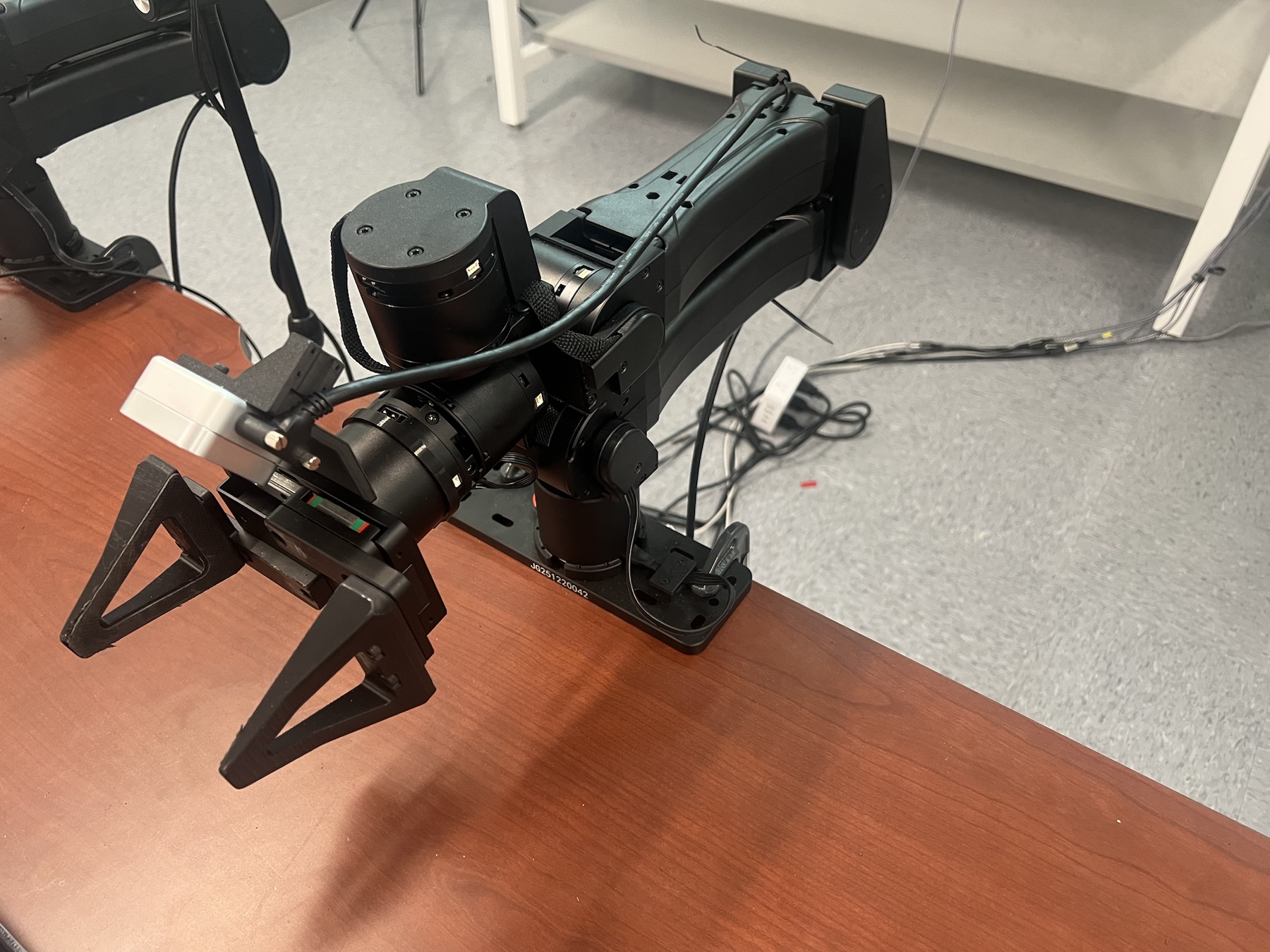 I2RT Yam robot arm with its original gripper before mounting the CRAFT hand